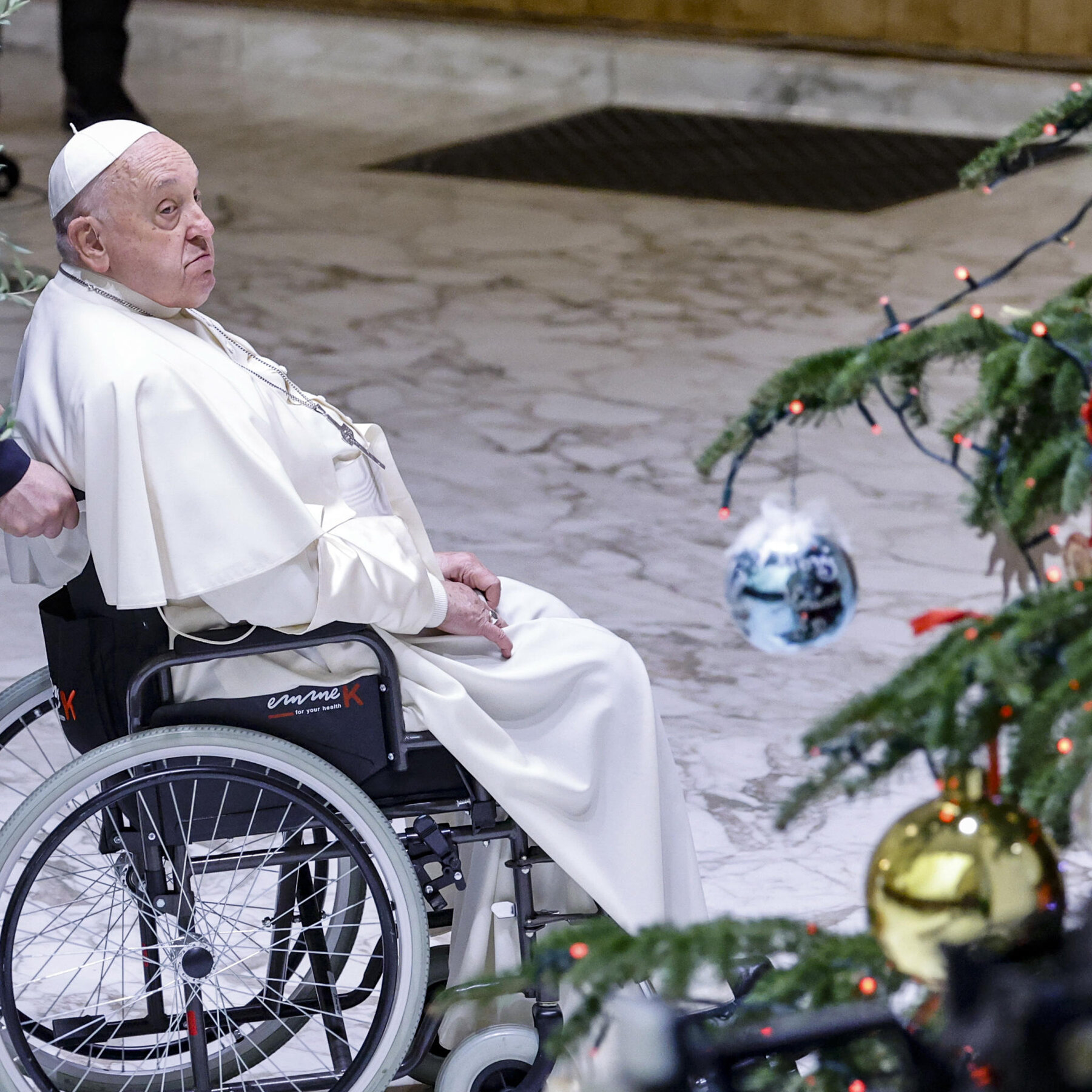 Pope Uses Christmas Message to Chide Advisers About Gossiping